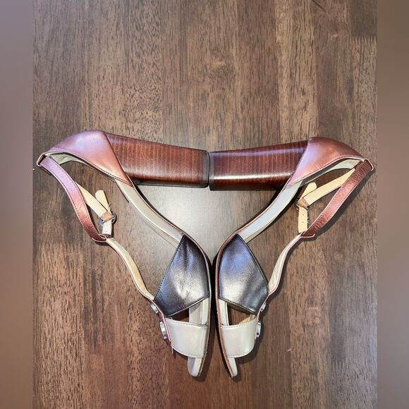 Cole Haan NikeAir Leather T-Strap Heels Metallic Gold Copper Bronze 8.5 Classic - Picture 3 of 6